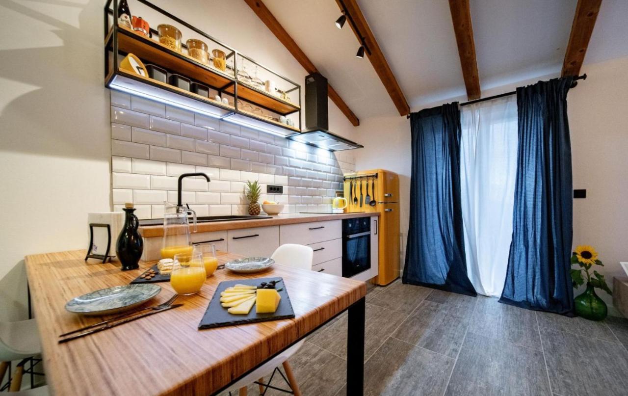 Novouredeni Apartman Marko Mundanije Exteriér fotografie