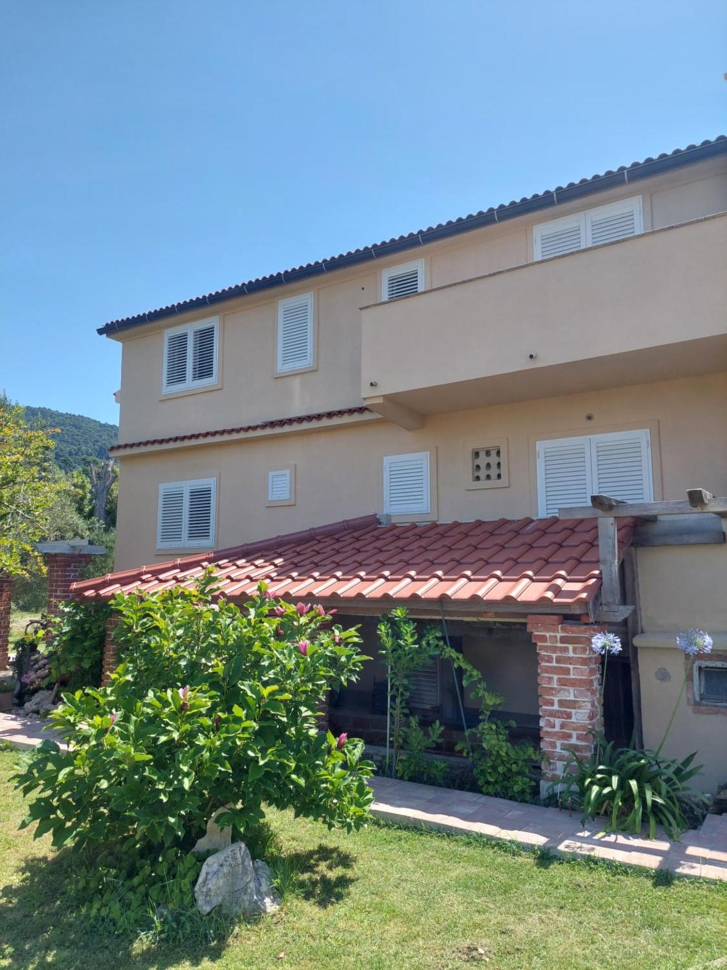 Novouredeni Apartman Marko Mundanije Exteriér fotografie